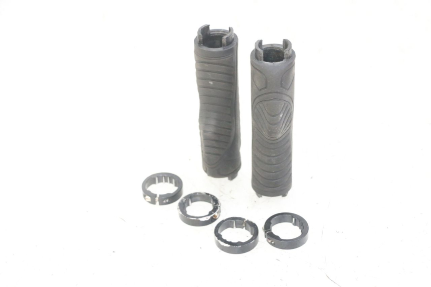 photo de POIGNEE DE GUIDON PUNK ELECTRIC RIDER 1 - Détail de la pièce