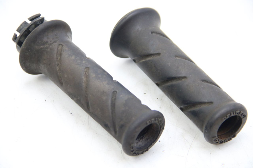 photo de POIGNEE DE GUIDON PEUGEOT SATELIS COMPRESSOR K15 125 (2006 - 2009) - Détail de la pièce