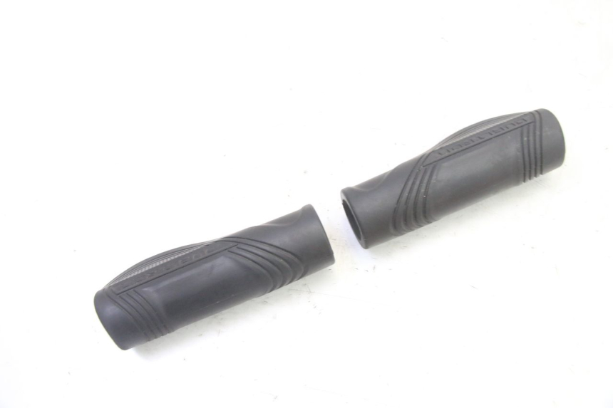 photo de POIGNEE DE GUIDON DUALTRON VICTOR LIMITED 1 - Gros plan technique