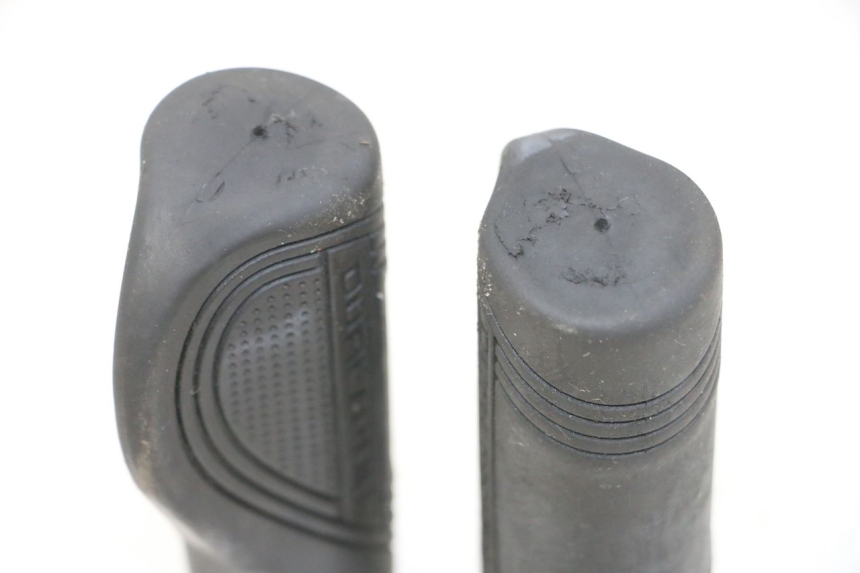 photo de POIGNEE DE GUIDON DUALTRON VICTOR LIMITED 1 - Détail de la pièce