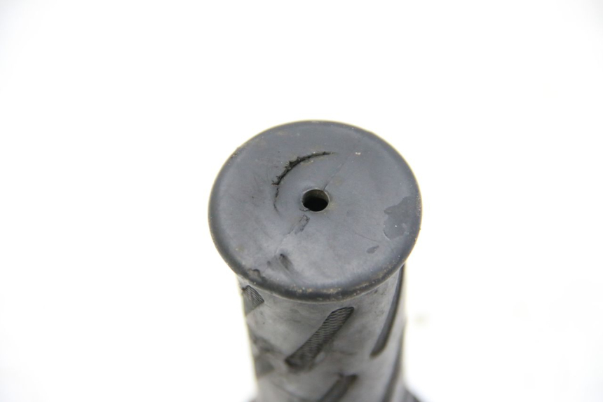 photo de POIGNEE DE GUIDON PEUGEOT VIVACITY NEW 2T 50 (2008 - 2017) - Détail de la pièce