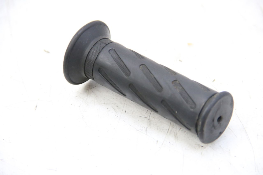 photo de POIGNEE DE GUIDON PEUGEOT VIVACITY NEW 2T 50 (2008 - 2017) - Gros plan technique