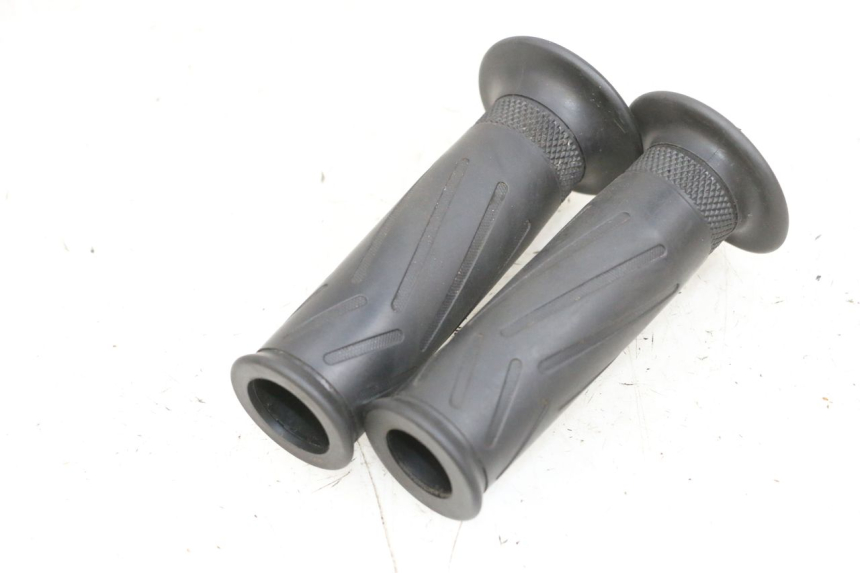 photo de POIGNEE DE GUIDON YAMAHA XMAX X-MAX 125 (2006 - 2009) - Zoom état d’usage