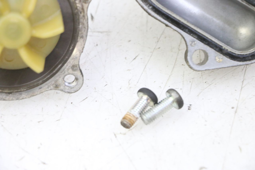 photo de POMPE A EAU SUZUKI BURGMAN 125 (2007 - 2014) - Points de fixation