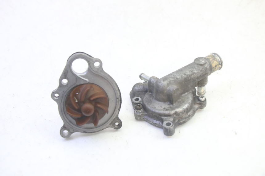 photo de POMPE A EAU SUZUKI BURGMAN EXECUTIVE ABS 650 (2006 - 2012) - Vue principale