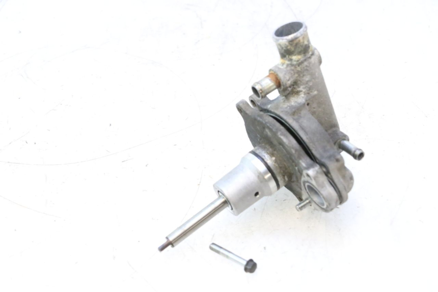 photo de POMPE A EAU SUZUKI BURGMAN EXECUTIVE ABS 650 (2006 - 2012) - Gros plan technique