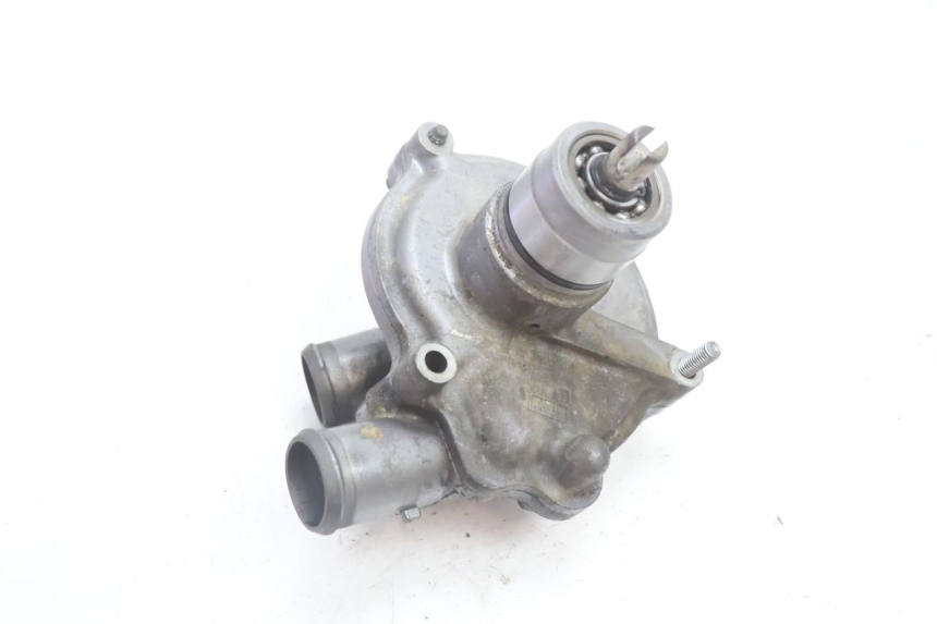 photo de POMPE A EAU YAMAHA FJR 1300 (2001 - 2005) - Gros plan technique