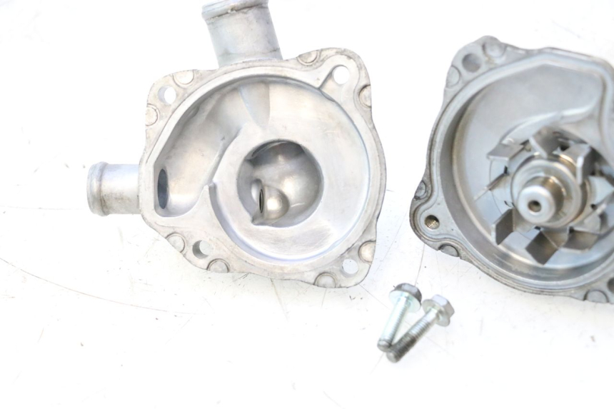 photo de POMPE A EAU HONDA FJS SILVER WING SILVERWING 400 (2005 - 2008) - État de surface