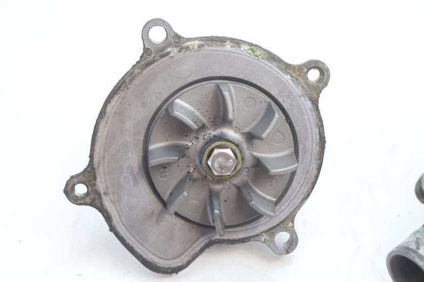 photo de POMPE A EAU SUZUKI GSR 600 (2005 - 2012) - Gros plan technique
