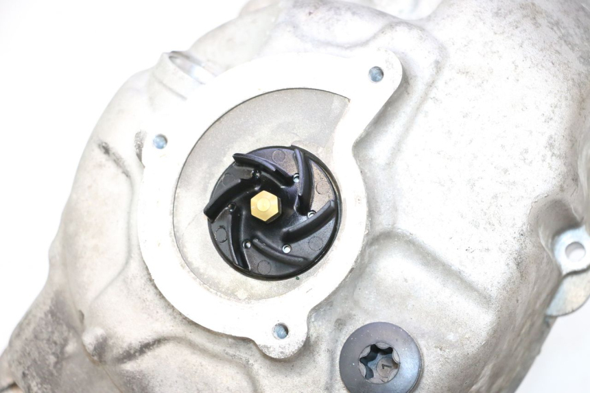 photo de POMPE A EAU PIAGGIO MP3 LT 300 (2010 - 2016) - Vue rapprochée