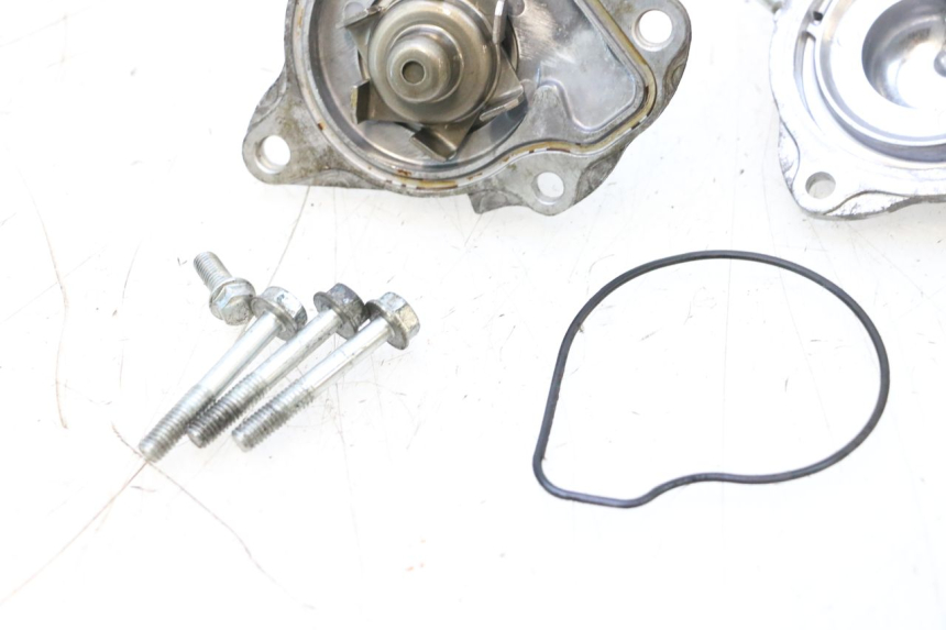 photo de POMPE A EAU HONDA PCX (JF57/JF64) 125 (2014 - 2018) - Points de fixation