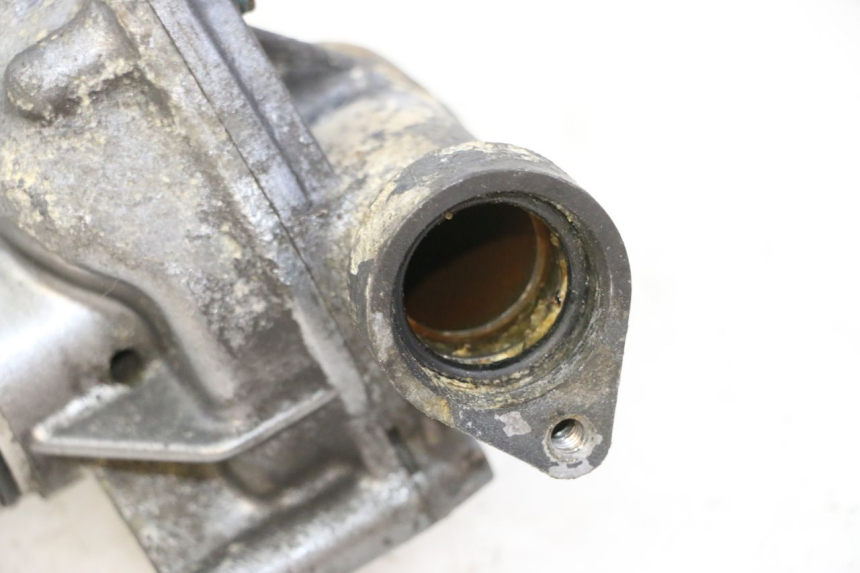 photo de POMPE A EAU TRIUMPH SPRINT 900 (1995 - 1998) - Gros plan technique