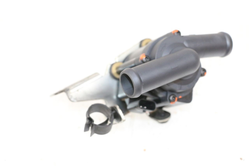 photo de POMPE A EAU PIAGGIO VESPA GTS SUPER IE 125 (2009 - 2016) - Vue d’ensemble