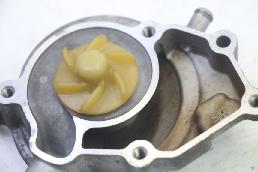 photo de POMPE A EAU YAMAHA X-MAX XMAX 125 (2010 - 2013) - Autre angle de vue