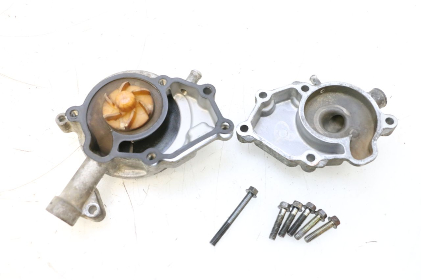 photo de POMPE A EAU YAMAHA X-MAX XMAX 125 (2010 - 2013) - Autre angle de vue