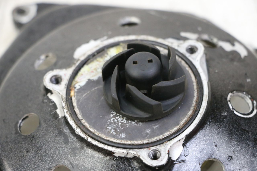 photo de POMPE A EAU YAMAHA AEROX 50 (1997 - 2006) - Autre angle de vue