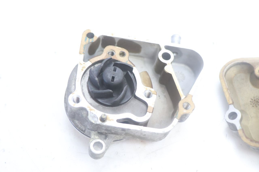 photo de POMPE A EAU YAMAHA YP MAJESTY 125 (2002 - 2006) - Détail de la pièce