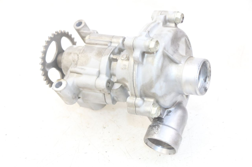 photo de POMPE A EAU YAMAHA YZF R1 1000 (2007 - 2008) - Gros plan technique