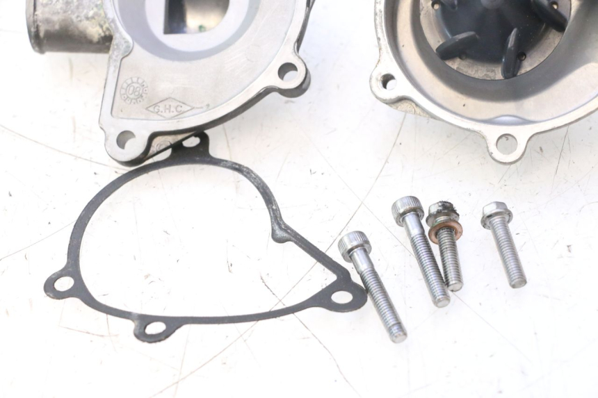 photo de POMPE A EAU YAMAHA YZF R6 600 (2008 - 2009) - Gros plan technique