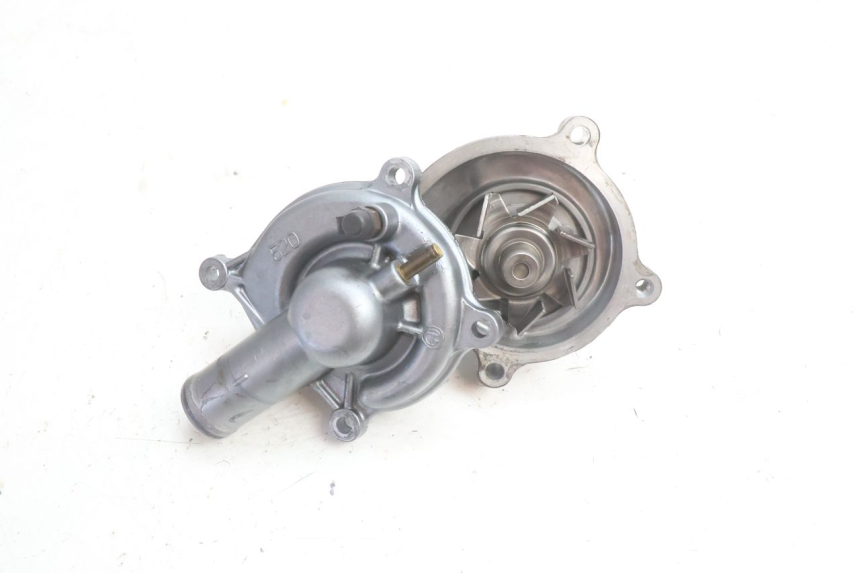 photo de POMPE A EAU KAWASAKI ZZR 600 (1995 - 2004) - Gros plan technique