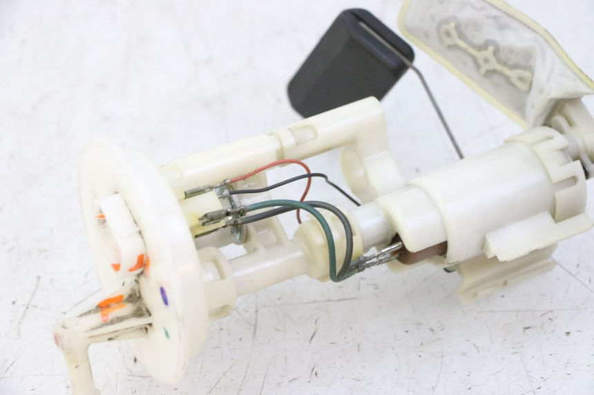 photo de POMPE A ESSENCE SUZUKI BURGMAN 125 (2007 - 2014) - État de surface