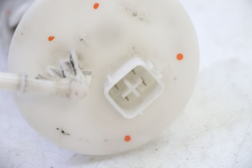 photo de POMPE A ESSENCE SUZUKI BURGMAN 125 (2007 - 2014) - Gros plan technique