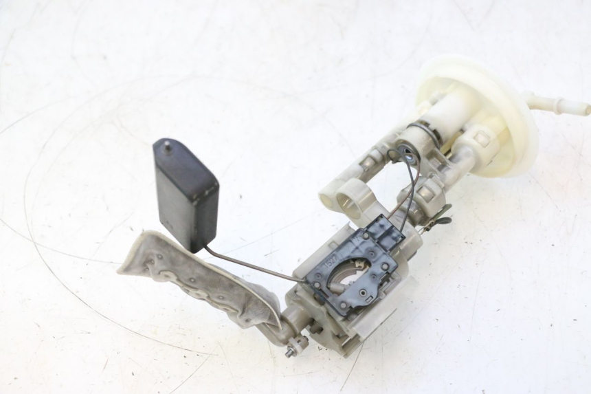 photo de POMPE A ESSENCE SUZUKI BURGMAN 125 (2007 - 2014) - Marquages et références