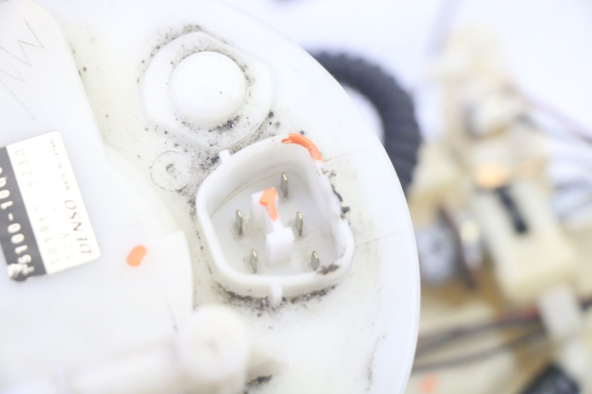 photo de POMPE A ESSENCE SUZUKI BURGMAN EXECUTIVE ABS 650 (2006 - 2012) - Autre angle de vue