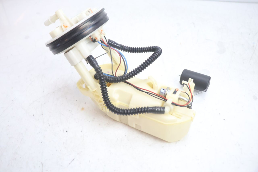 photo de POMPE A ESSENCE SUZUKI BURGMAN EXECUTIVE ABS 650 (2006 - 2012) - Vue principale