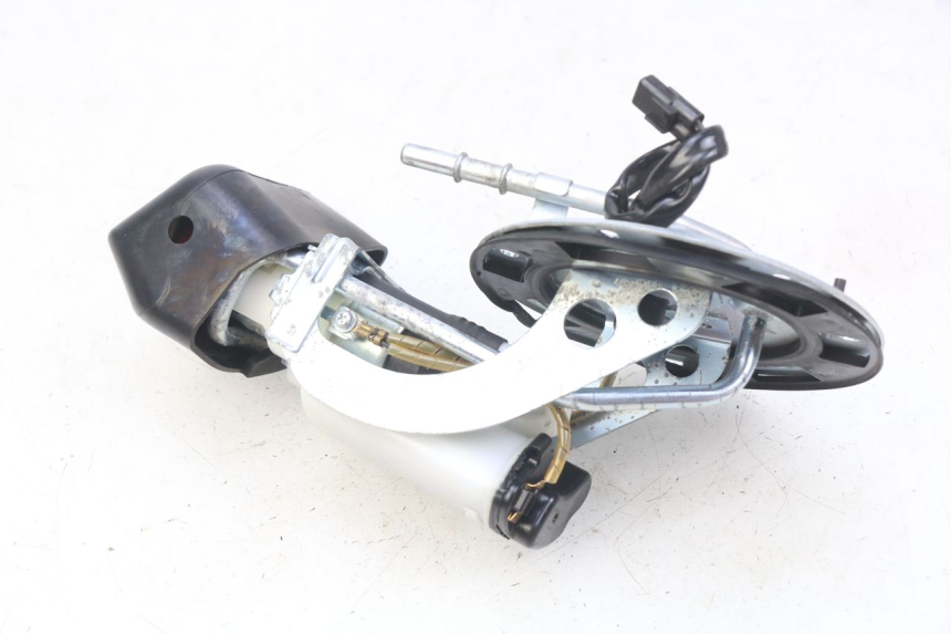 photo de POMPE A ESSENCE HONDA CB R 1000 (2018 - 2023) - État de surface