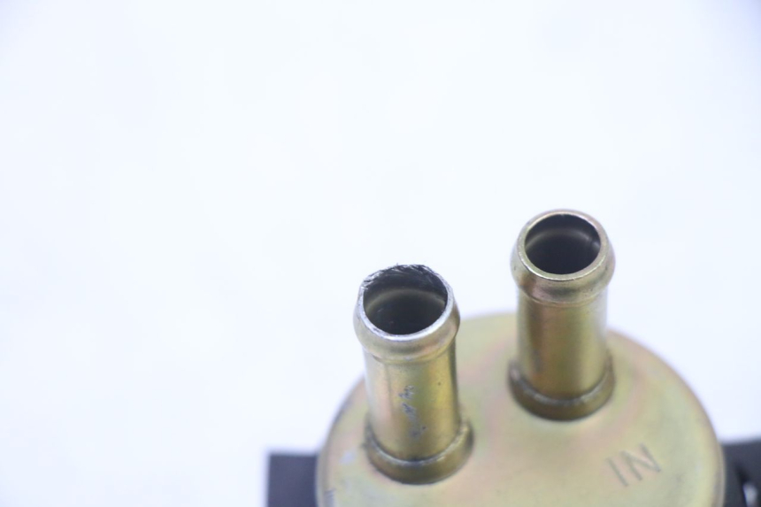 photo de POMPE A ESSENCE HONDA CBR RR FIREBLADE 900 (1992 - 1994) - Points de fixation