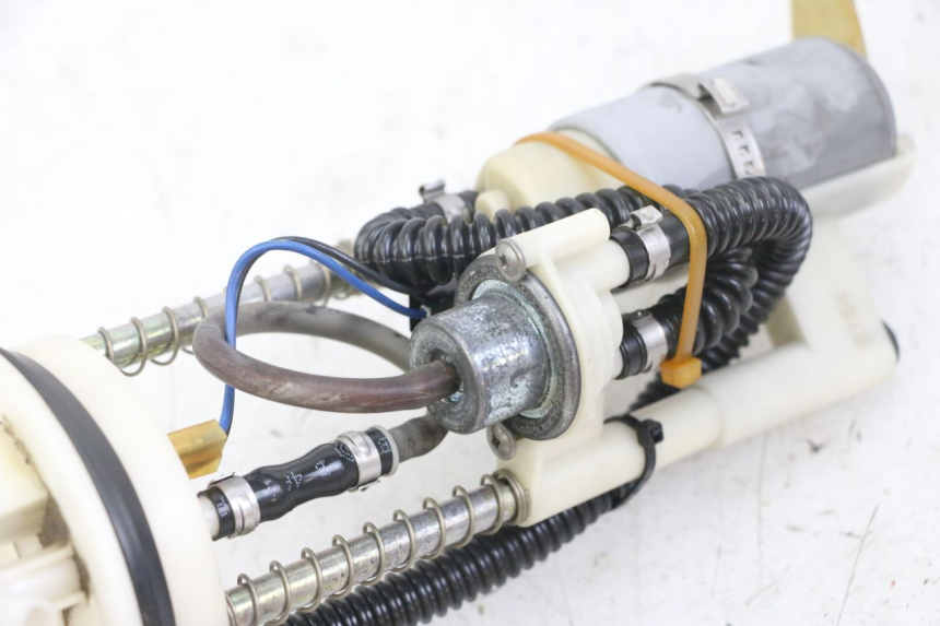 photo de POMPE A ESSENCE PEUGEOT ELYSTAR 125 (2002 - 2007) - Autre angle de vue