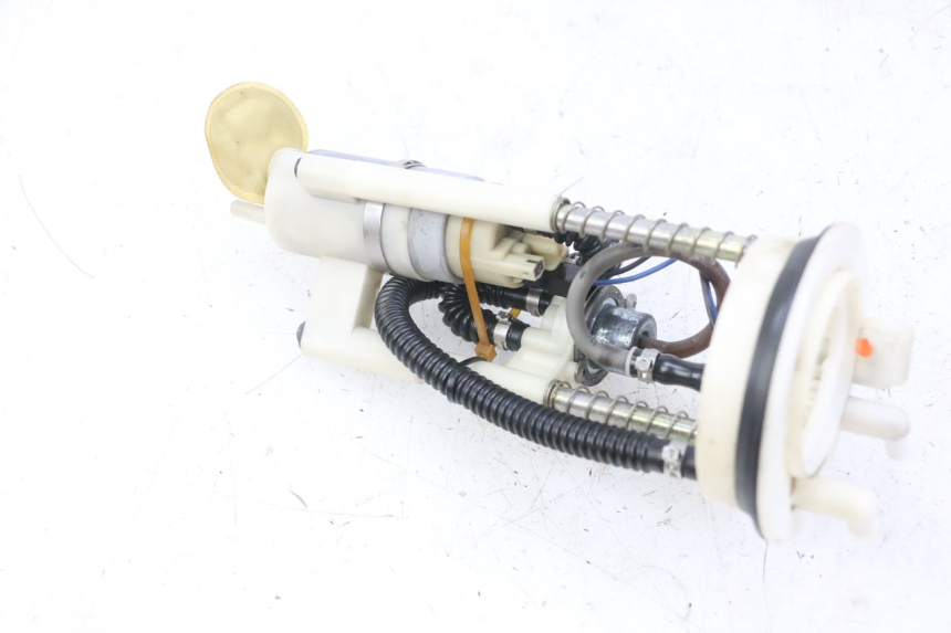 photo de POMPE A ESSENCE PEUGEOT ELYSTAR 125 (2002 - 2007) - Gros plan technique