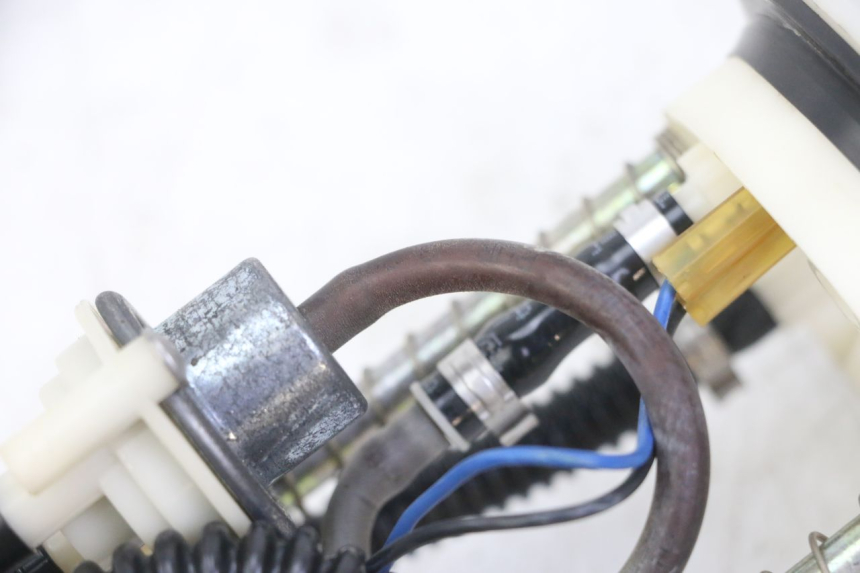 photo de POMPE A ESSENCE PEUGEOT ELYSTAR 125 (2002 - 2007) - Points de fixation