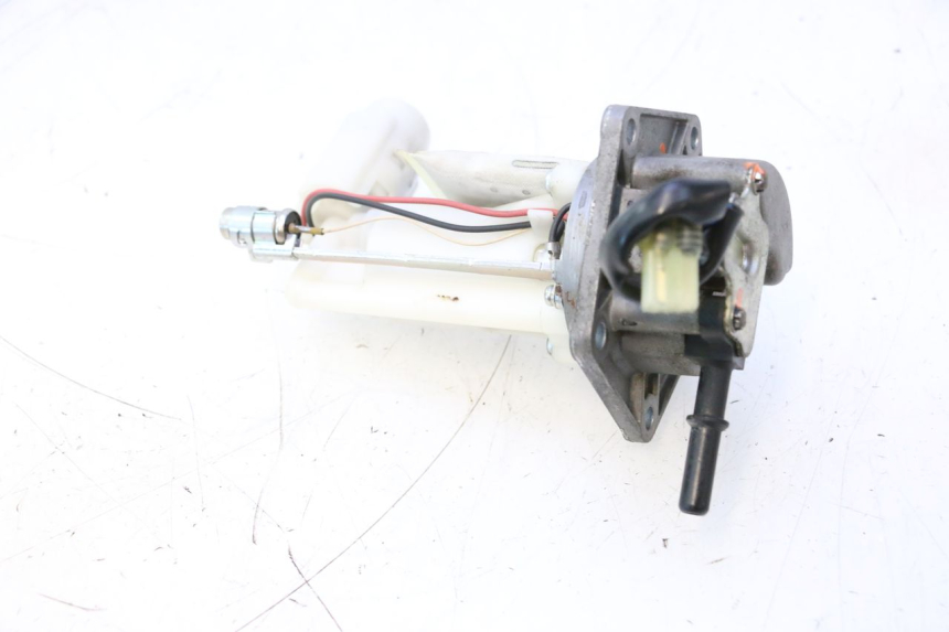 photo de POMPE A ESSENCE KAWASAKI ER-6 ER6 N 650 (2005 - 2009) - Gros plan technique