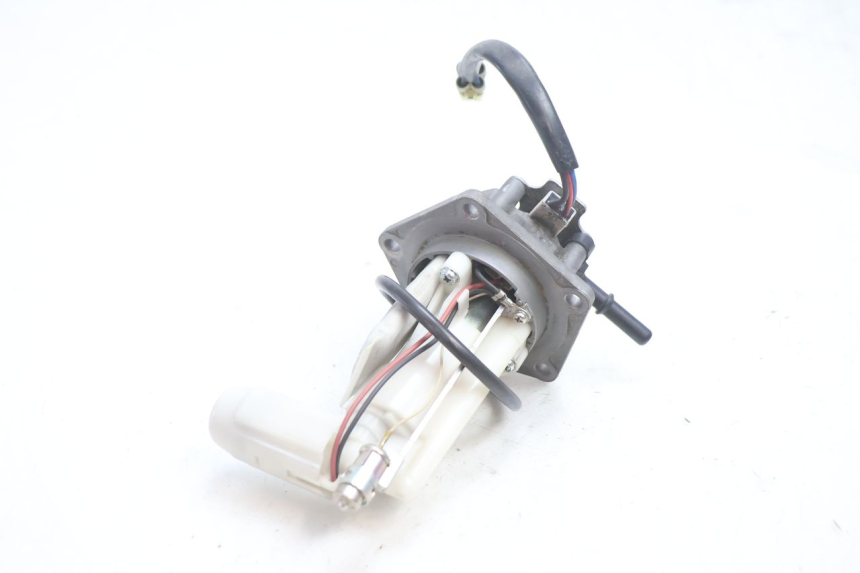 photo de POMPE A ESSENCE KAWASAKI ER-6 ER6 N 650 (2005 - 2009) - Autre angle de vue