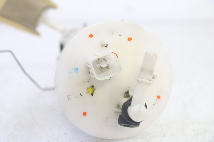 photo de POMPE A ESSENCE HONDA FES S-WING SWING ABS 125 (2007 - 2015) - Gros plan technique