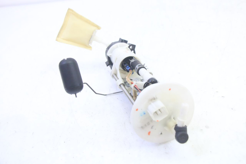 photo de POMPE A ESSENCE HONDA FES S-WING SWING ABS 125 (2007 - 2015) - Autre angle de vue