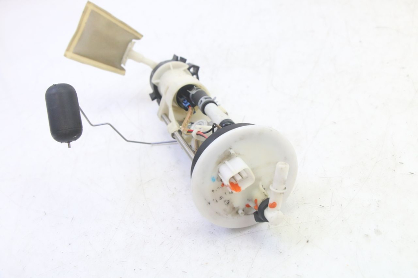 photo de POMPE A ESSENCE HONDA FES S-WING SWING ABS 125 (2007 - 2015) - Vue d’ensemble