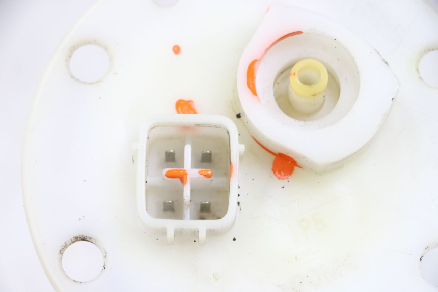 photo de POMPE A ESSENCE MBK FLAME X 125 (2007 - 2016) - Autre angle de vue