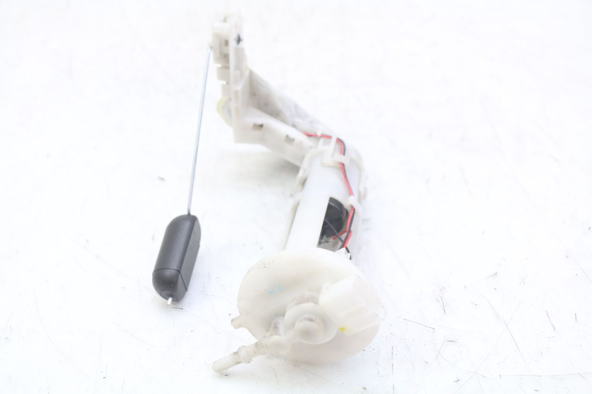 photo de POMPE A ESSENCE HONDA FORZA 125 (2015 - 2016) - Autre angle de vue