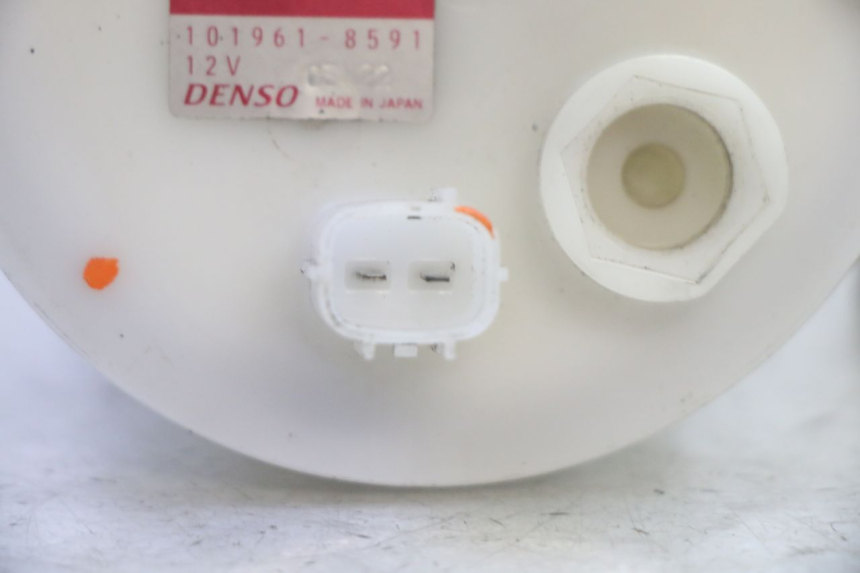 photo de POMPE A ESSENCE YAMAHA FZ6 N FAZER 600 (2004 - 2006) - Points de fixation