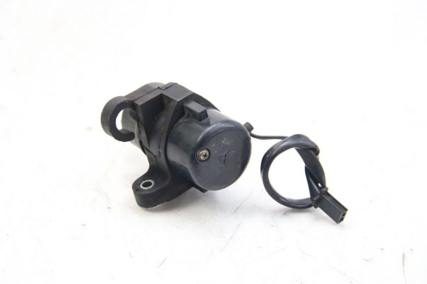 photo de POMPE A ESSENCE YAMAHA FZS FAZER 600 (2001 - 2003) - Autre angle de vue
