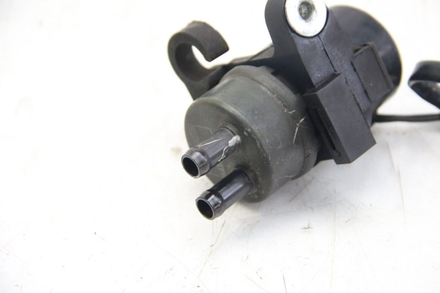 photo de POMPE A ESSENCE YAMAHA FZS FAZER 600 (2001 - 2003) - Gros plan technique