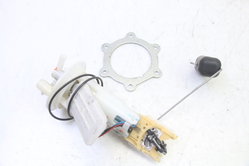 photo de POMPE A ESSENCE BMW G310 R 310 (2016 - 2020) - Autre angle de vue