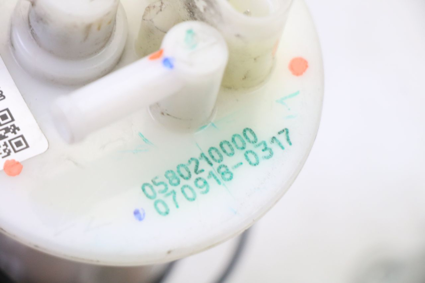 photo de POMPE A ESSENCE BMW G310 R 310 (2016 - 2020) - Vue d’ensemble