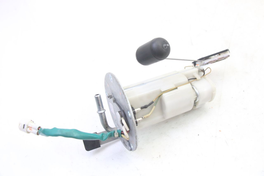 photo de POMPE A ESSENCE SUZUKI GSR 750 (2011 - 2017) - Autre angle de vue