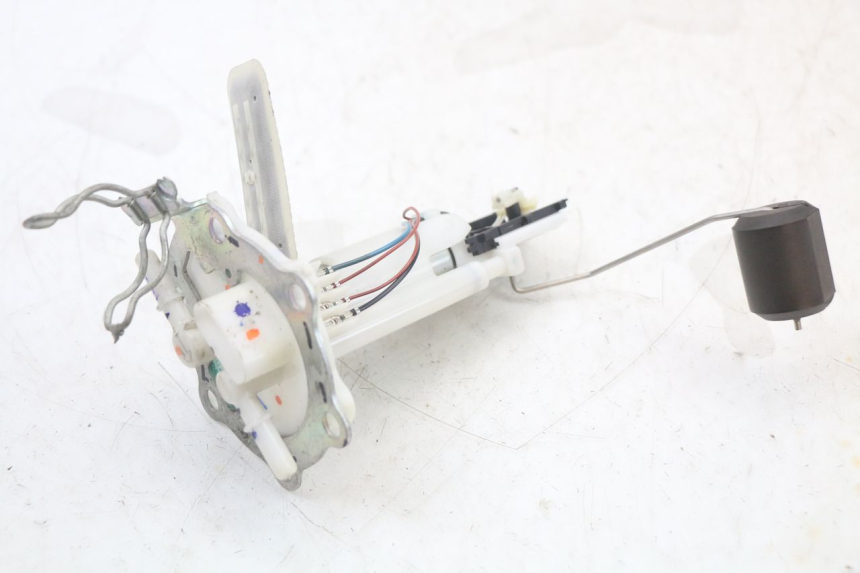 photo de POMPE A ESSENCE HUSQVARNA SVARTPILEN 401 (2018 - 2023) - Zoom état d’usage