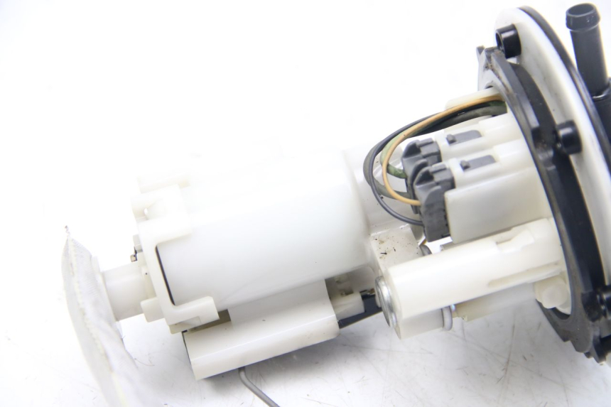 photo de POMPE A ESSENCE YAMAHA HW XENTER 125 (2011 - 2017) - Autre angle de vue