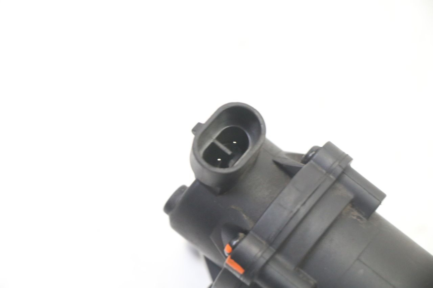 photo de POMPE A ESSENCE PEUGEOT KISBEE 2T 50 (2018 - 2022) - Gros plan technique